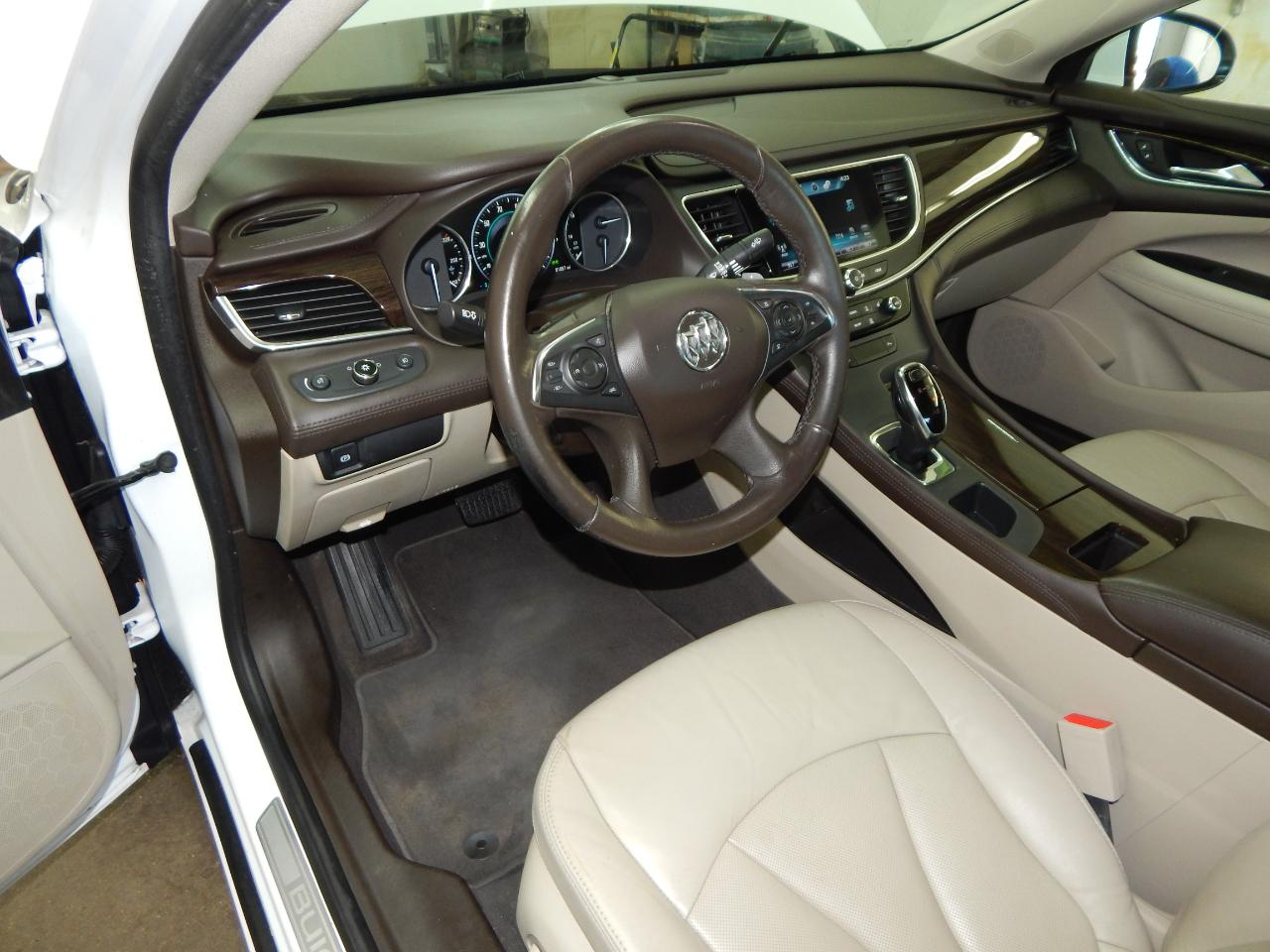 Buick LaCrosse 4dr Sdn Essence FWD 2017