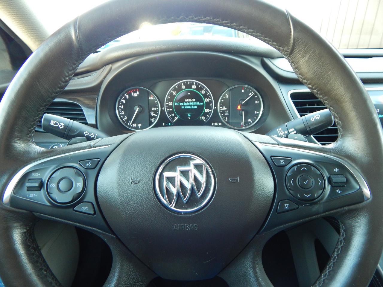 Buick LaCrosse 4dr Sdn Essence FWD 2017