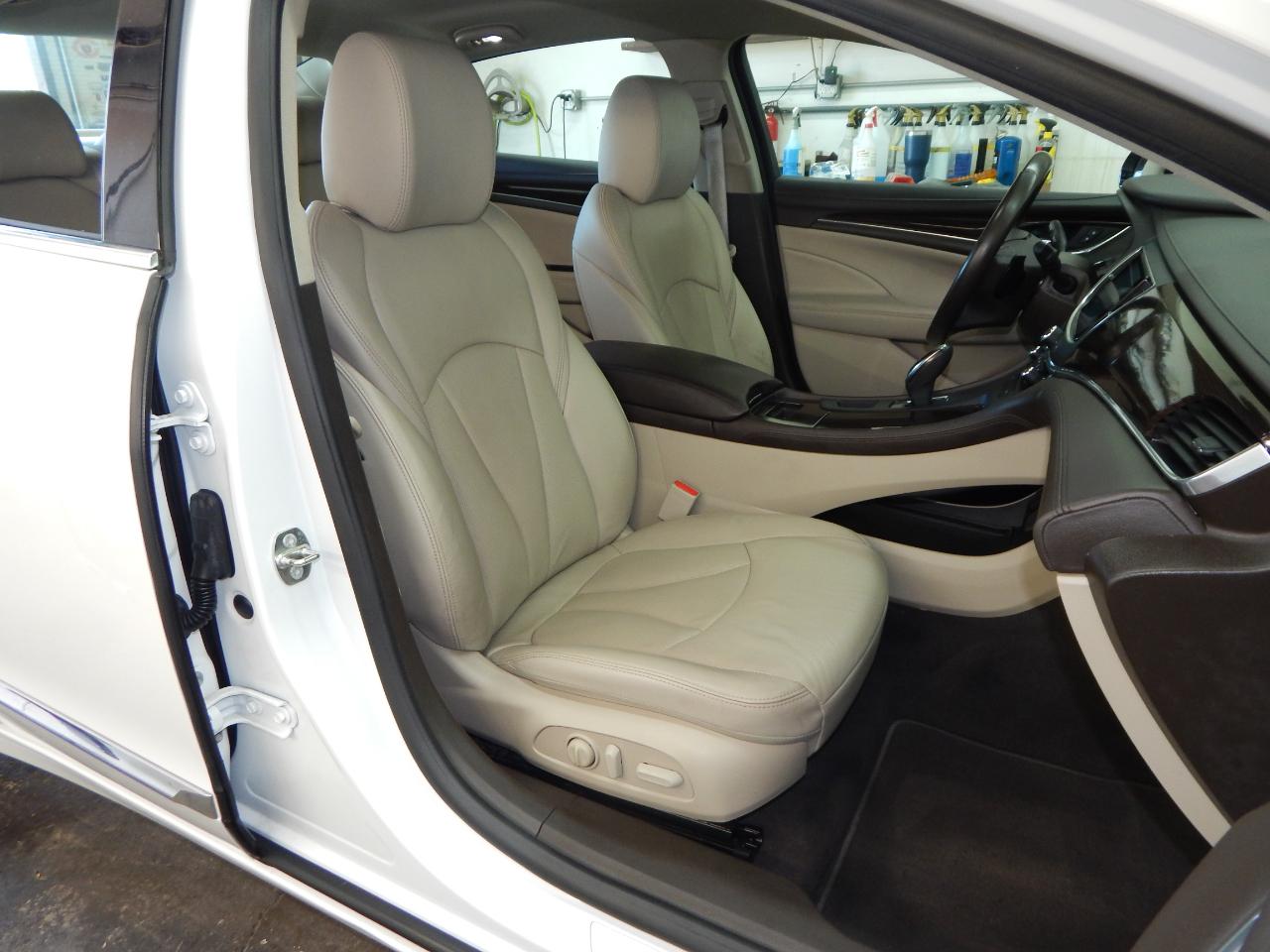 Buick LaCrosse 4dr Sdn Essence FWD 2017
