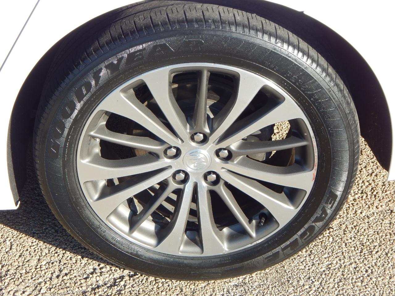 Buick LaCrosse 4dr Sdn Essence FWD 2017