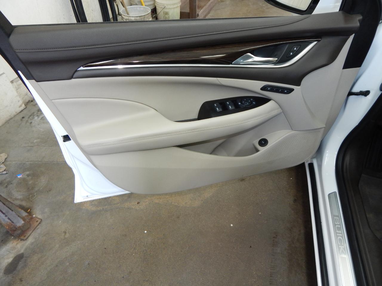 Buick LaCrosse 4dr Sdn Essence FWD 2017