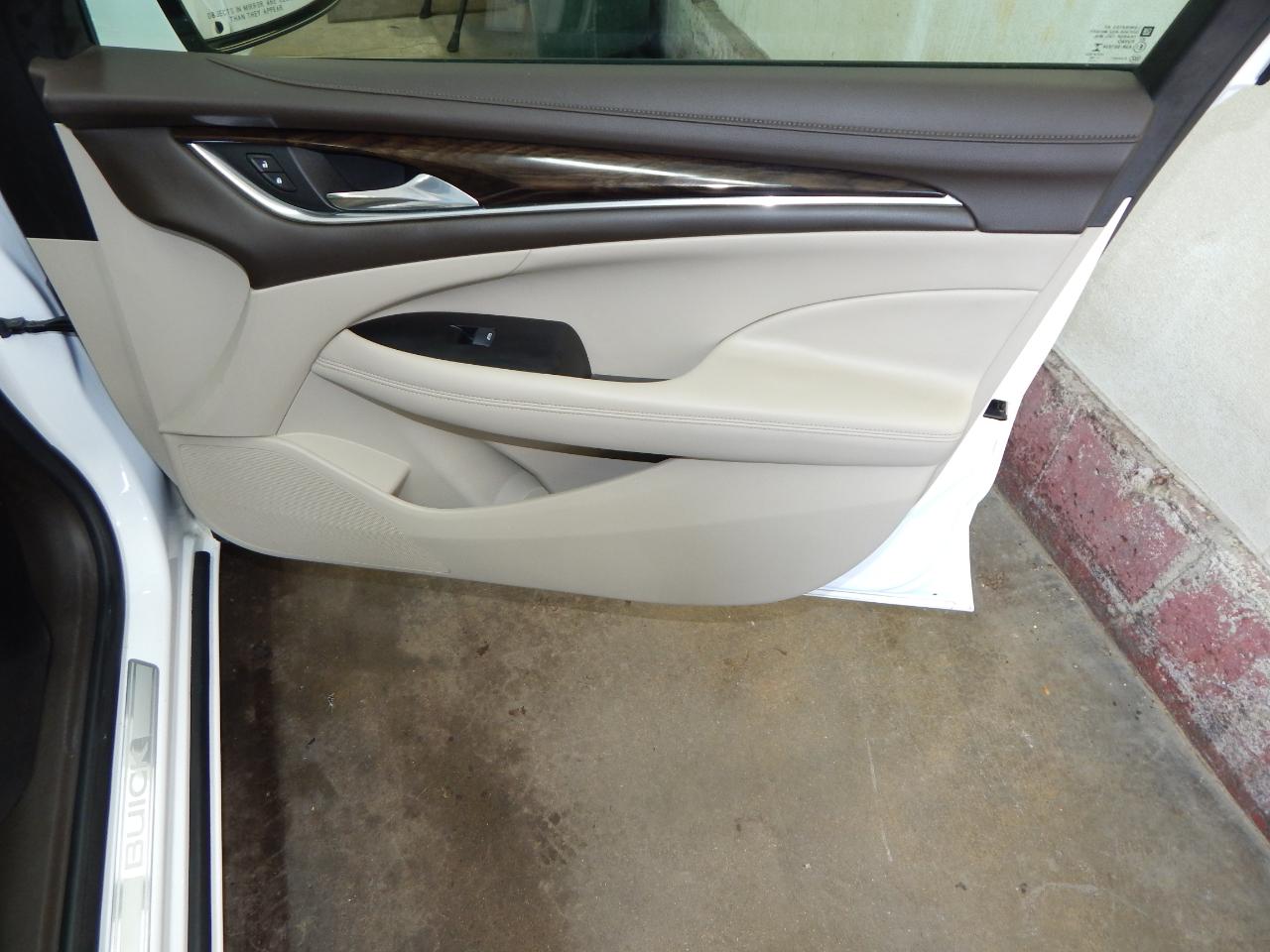 Buick LaCrosse 4dr Sdn Essence FWD 2017