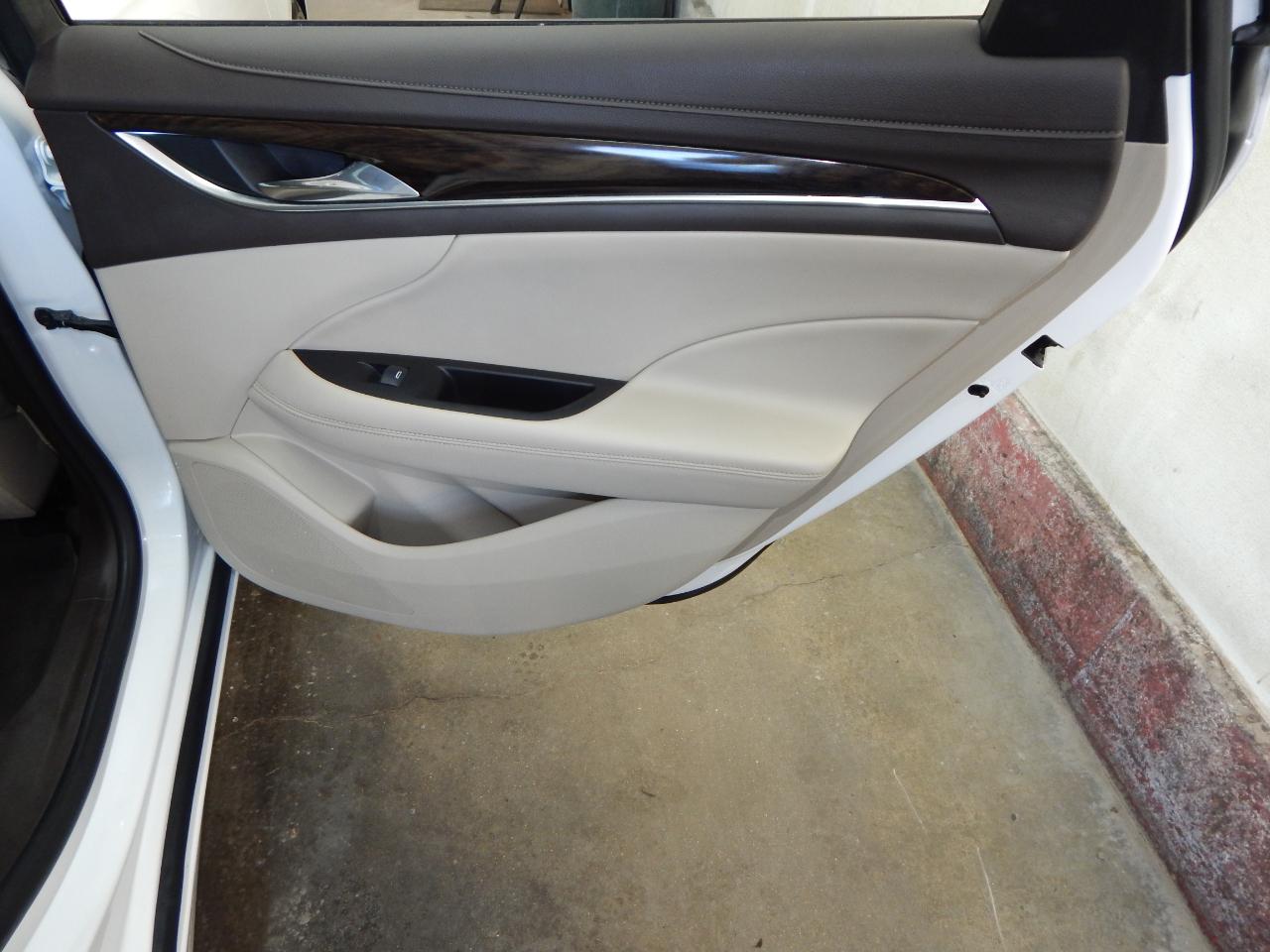 Buick LaCrosse 4dr Sdn Essence FWD 2017