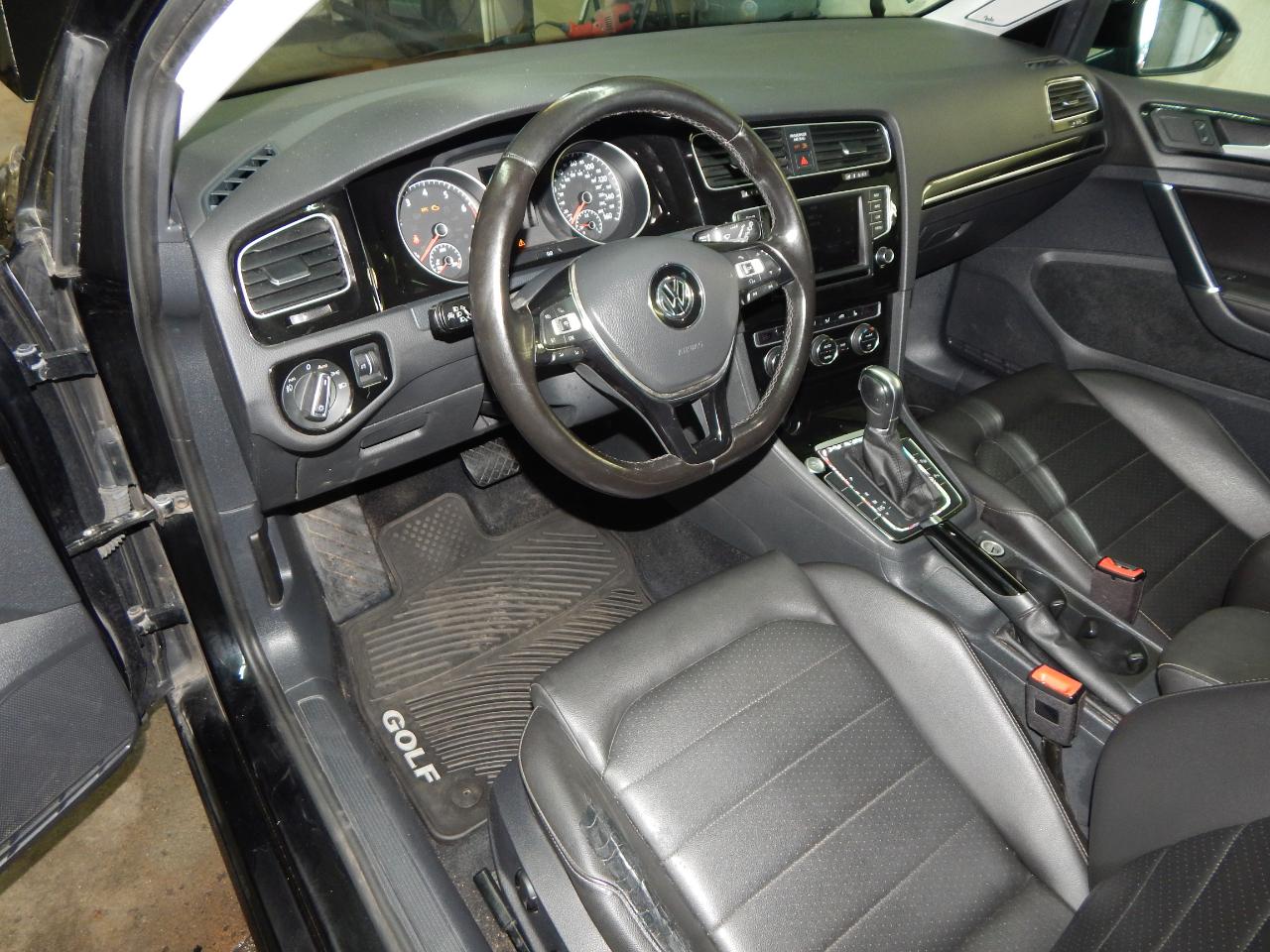 Volkswagen Golf 1.8T 4-Door SEL Auto 2017