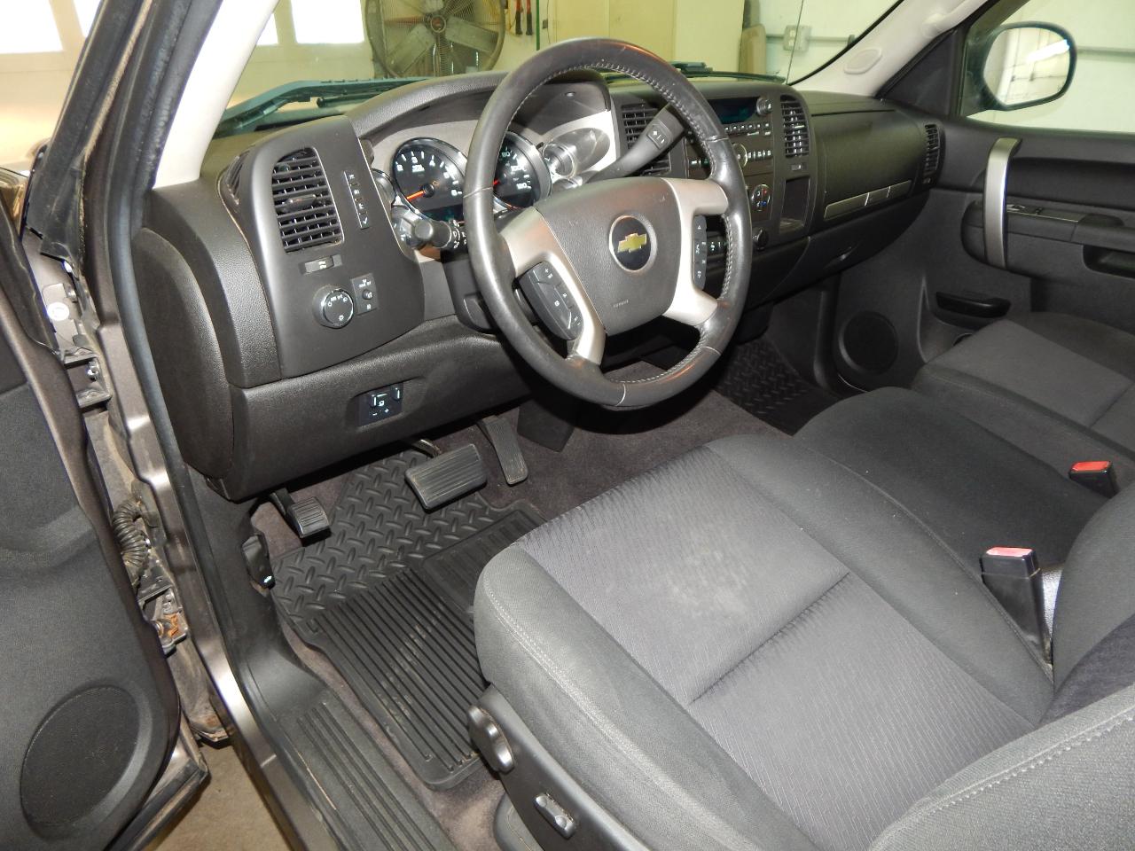 Chevrolet Silverado 1500 2WD Ext Cab 143.5" LT 2012