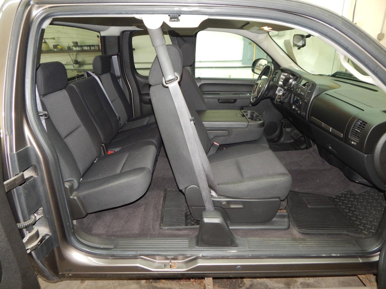 Chevrolet Silverado 1500 2WD Ext Cab 143.5" LT 2012