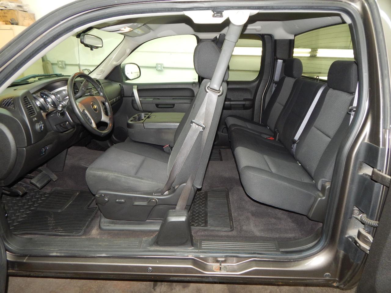 Chevrolet Silverado 1500 2WD Ext Cab 143.5" LT 2012
