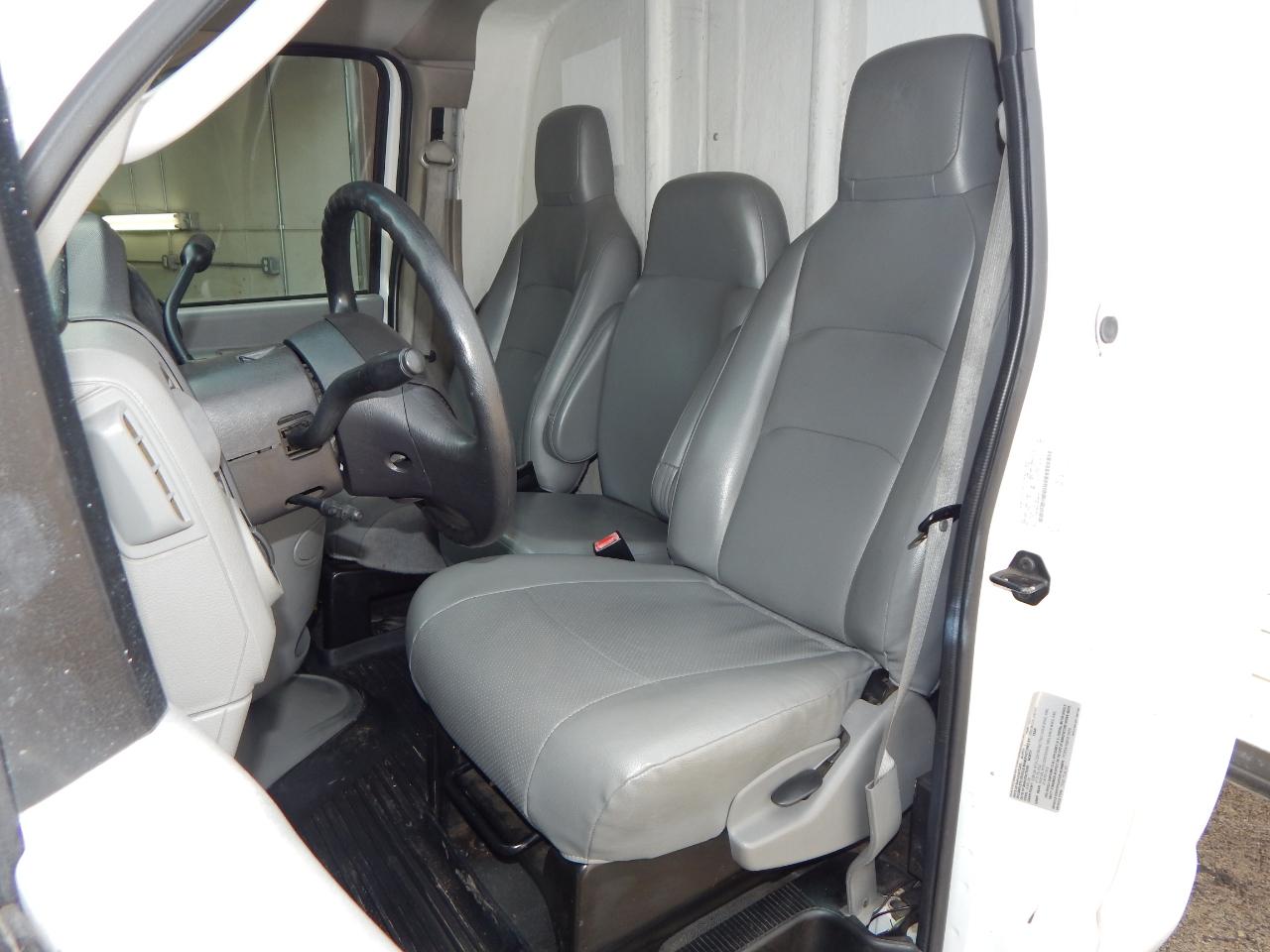 Ford Econoline Commercial Cutaway E-450 Super Duty 158" DRW 2011