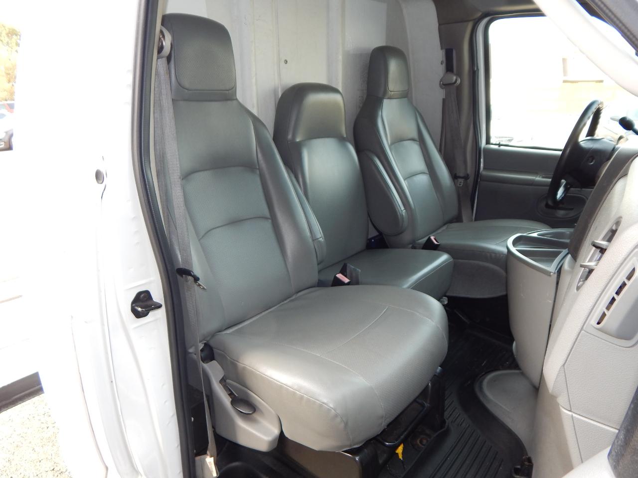 Ford Econoline Commercial Cutaway E-450 Super Duty 158" DRW 2011