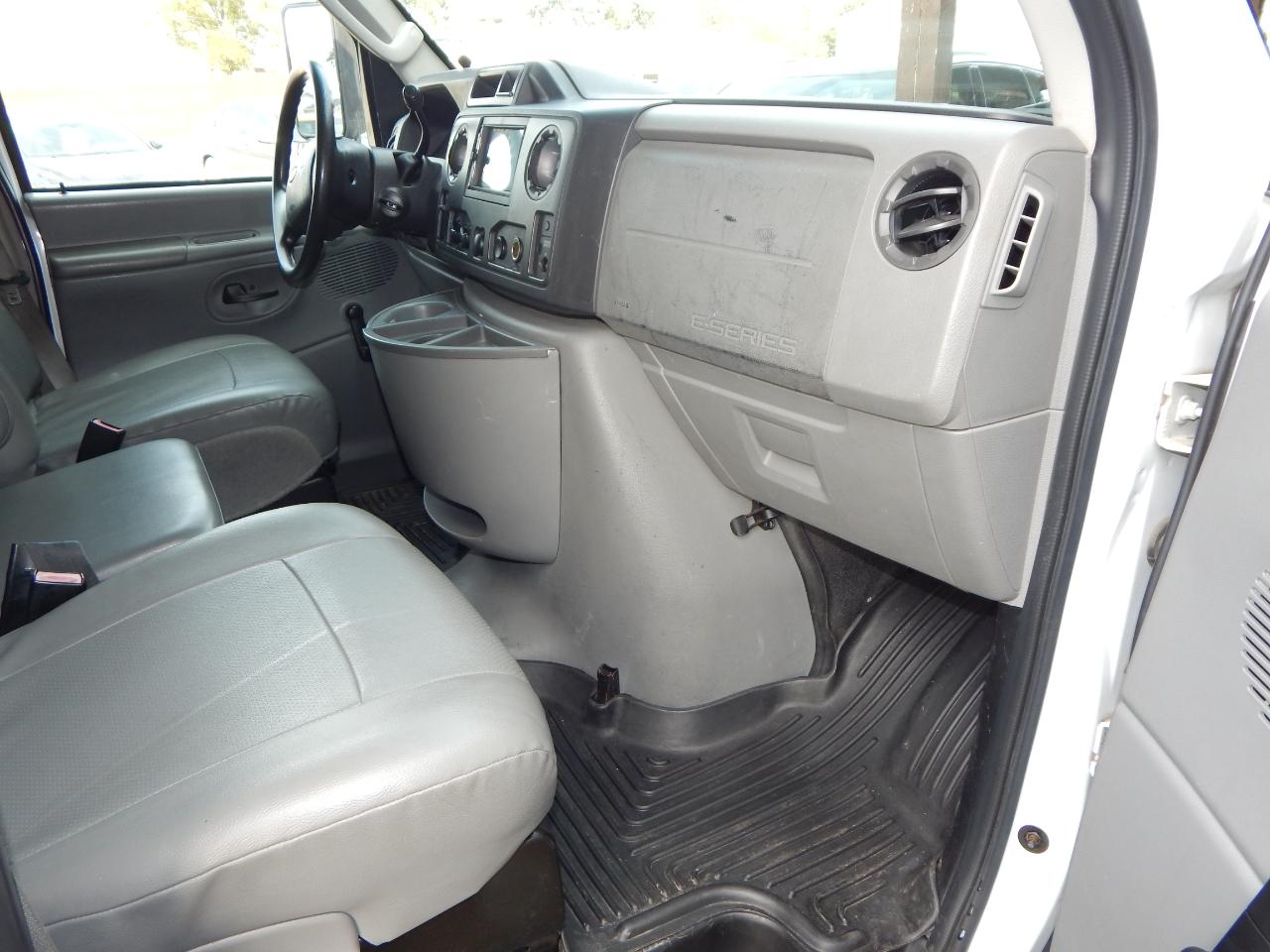 Ford Econoline Commercial Cutaway E-450 Super Duty 158" DRW 2011