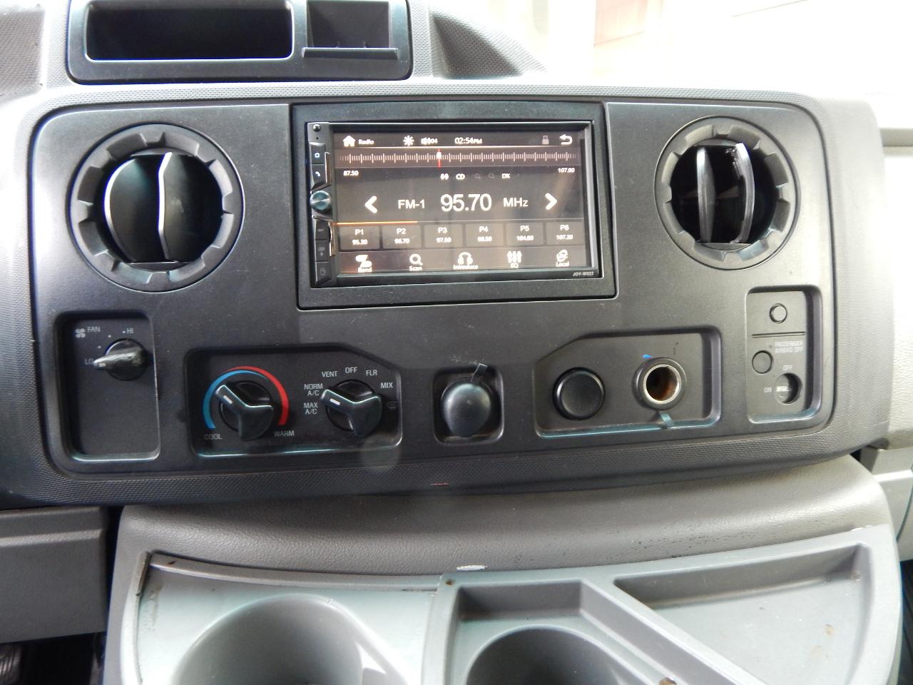 Ford Econoline Commercial Cutaway E-450 Super Duty 158" DRW 2011