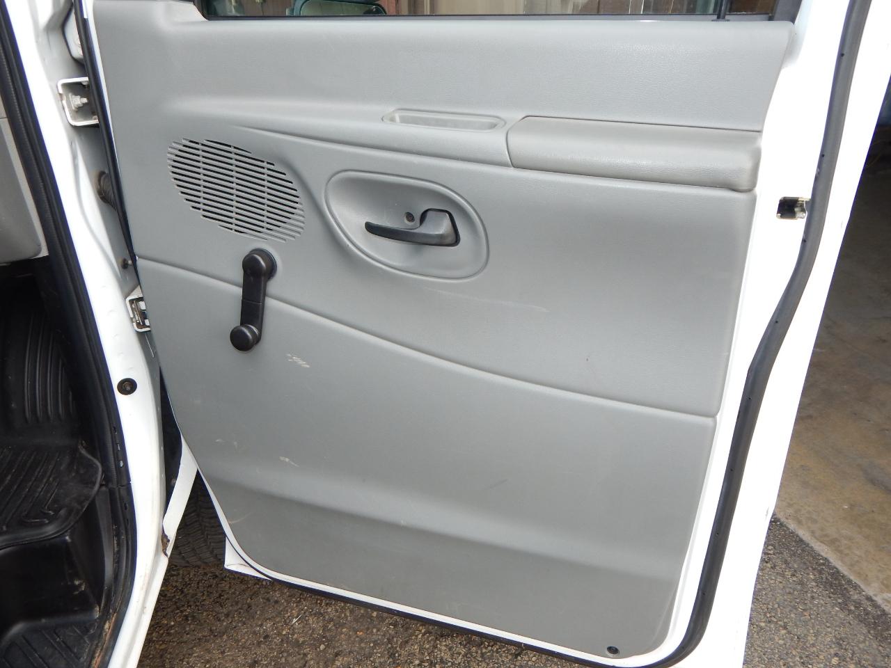 Ford Econoline Commercial Cutaway E-450 Super Duty 158" DRW 2011