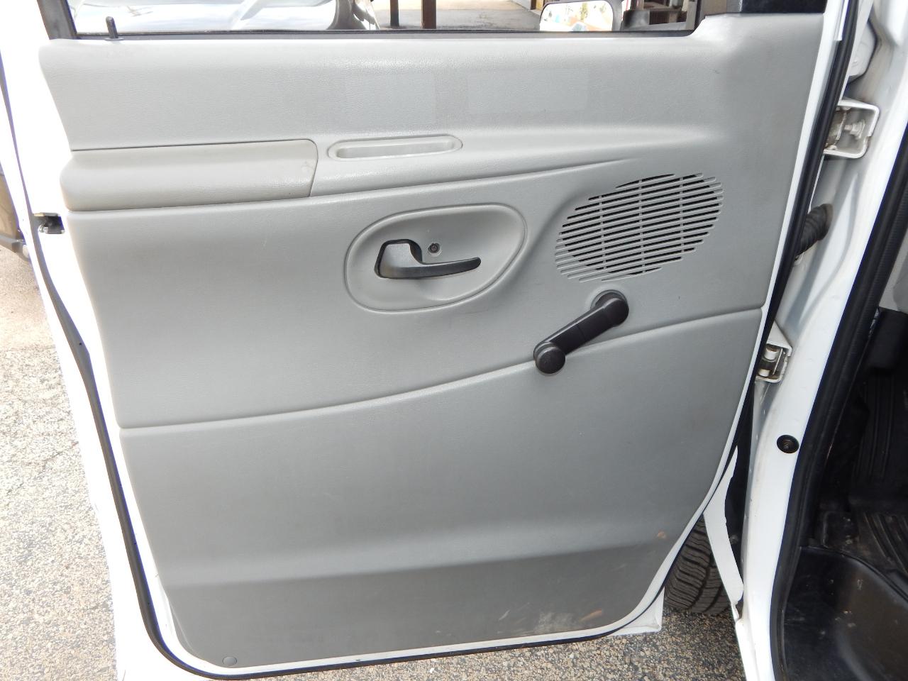 Ford Econoline Commercial Cutaway E-450 Super Duty 158" DRW 2011