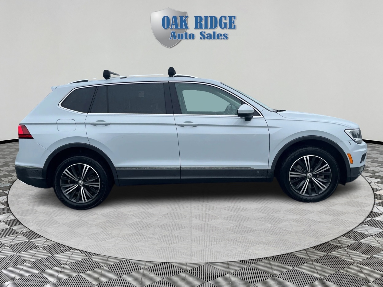 2018 Volkswagen Tiguan SEL photo 3