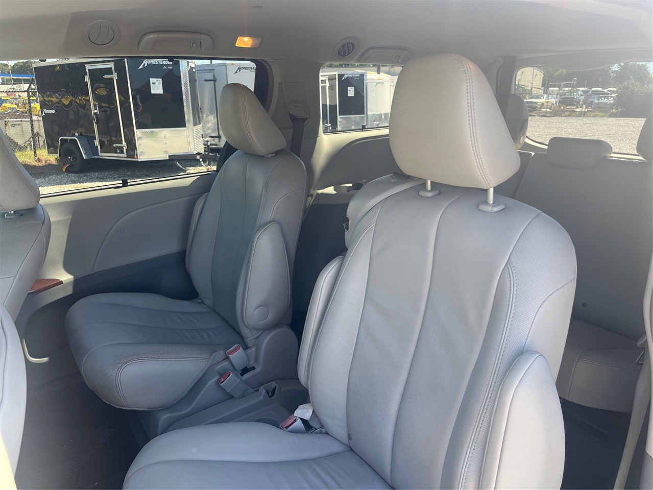 2013 Toyota Sienna XLE photo 10