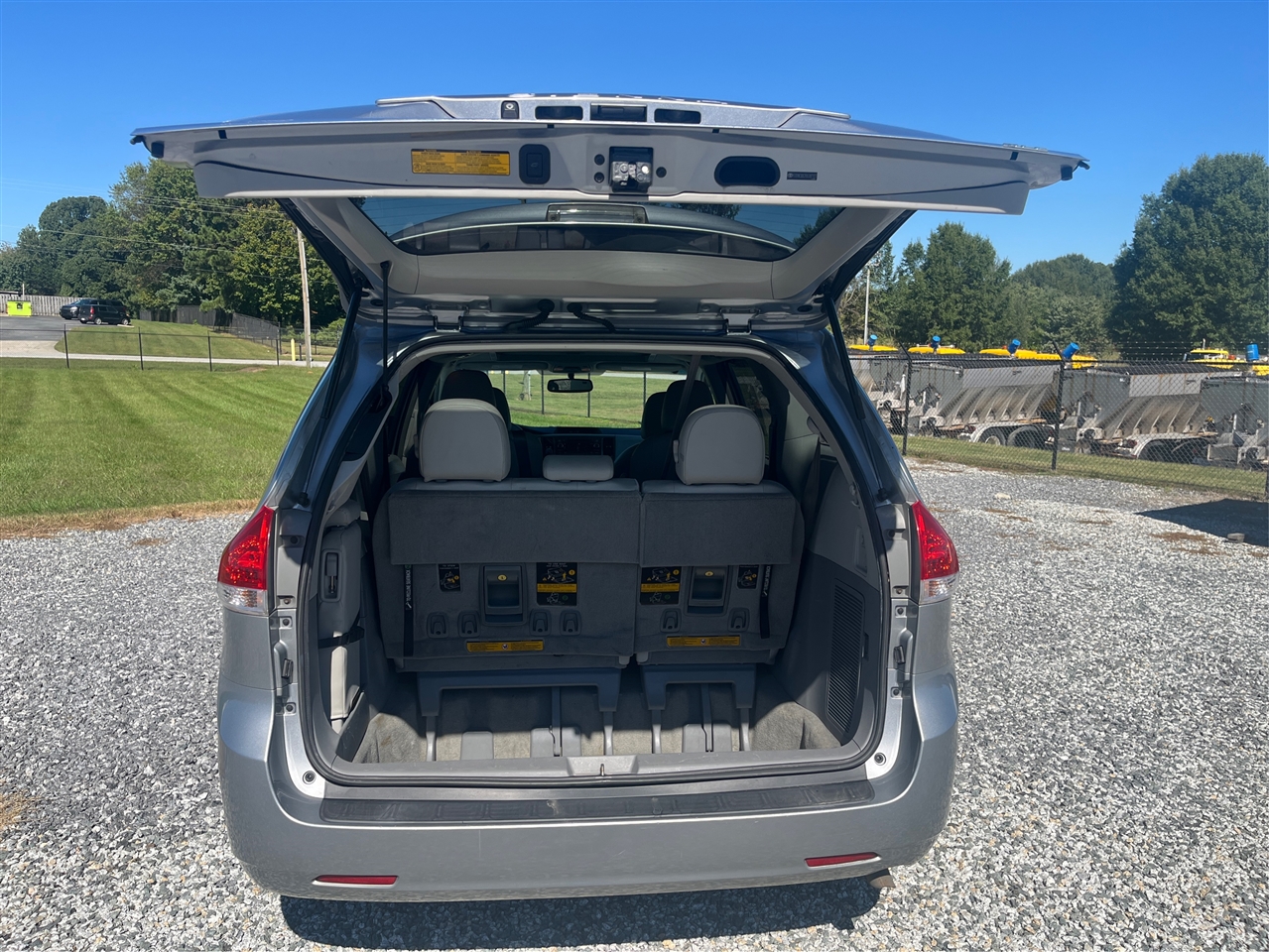 2013 Toyota Sienna XLE photo 12
