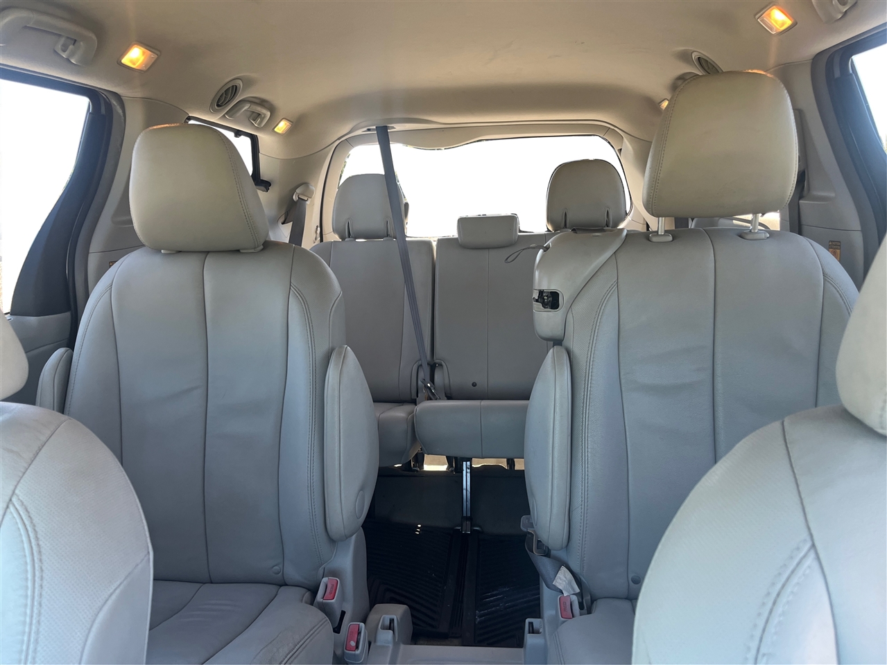 2013 Toyota Sienna XLE photo 14