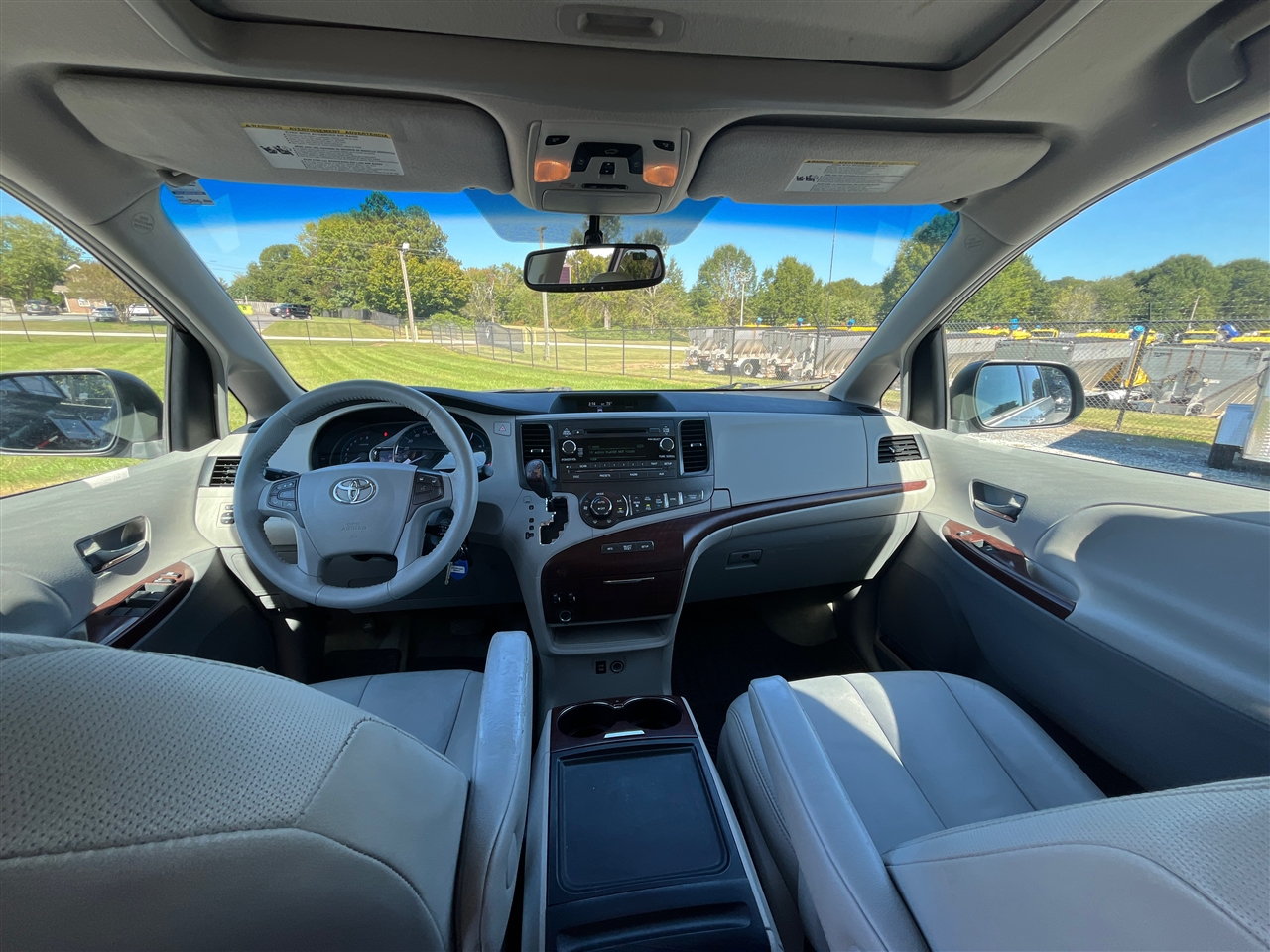 2013 Toyota Sienna XLE photo 20