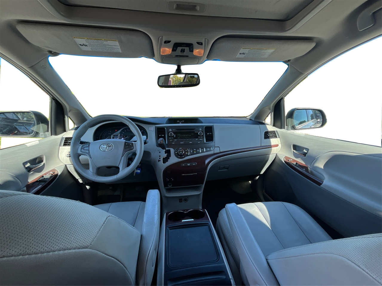 2013 Toyota Sienna XLE photo 21