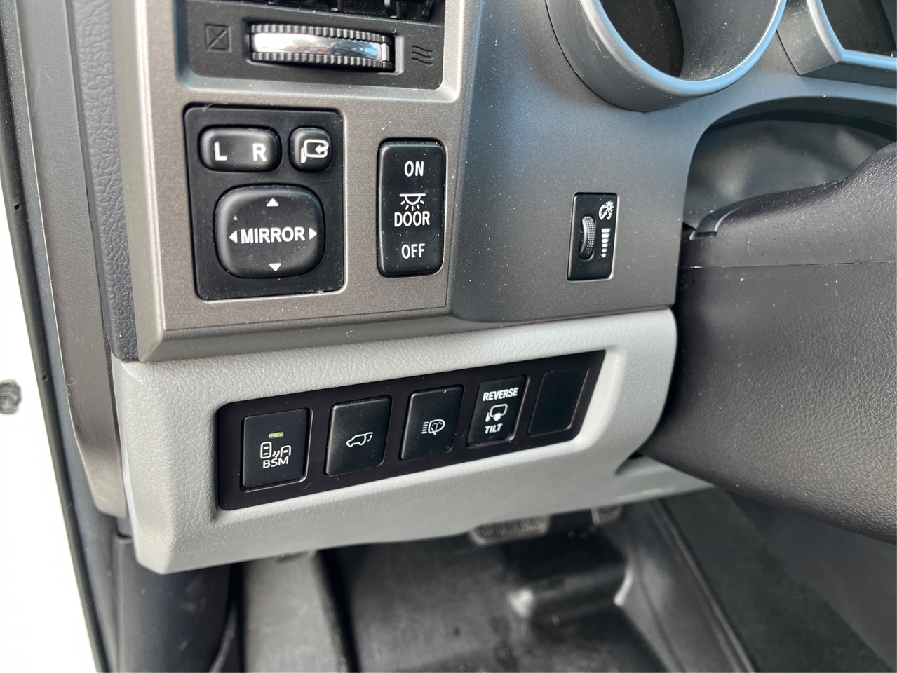 Toyota Sequoia  2016