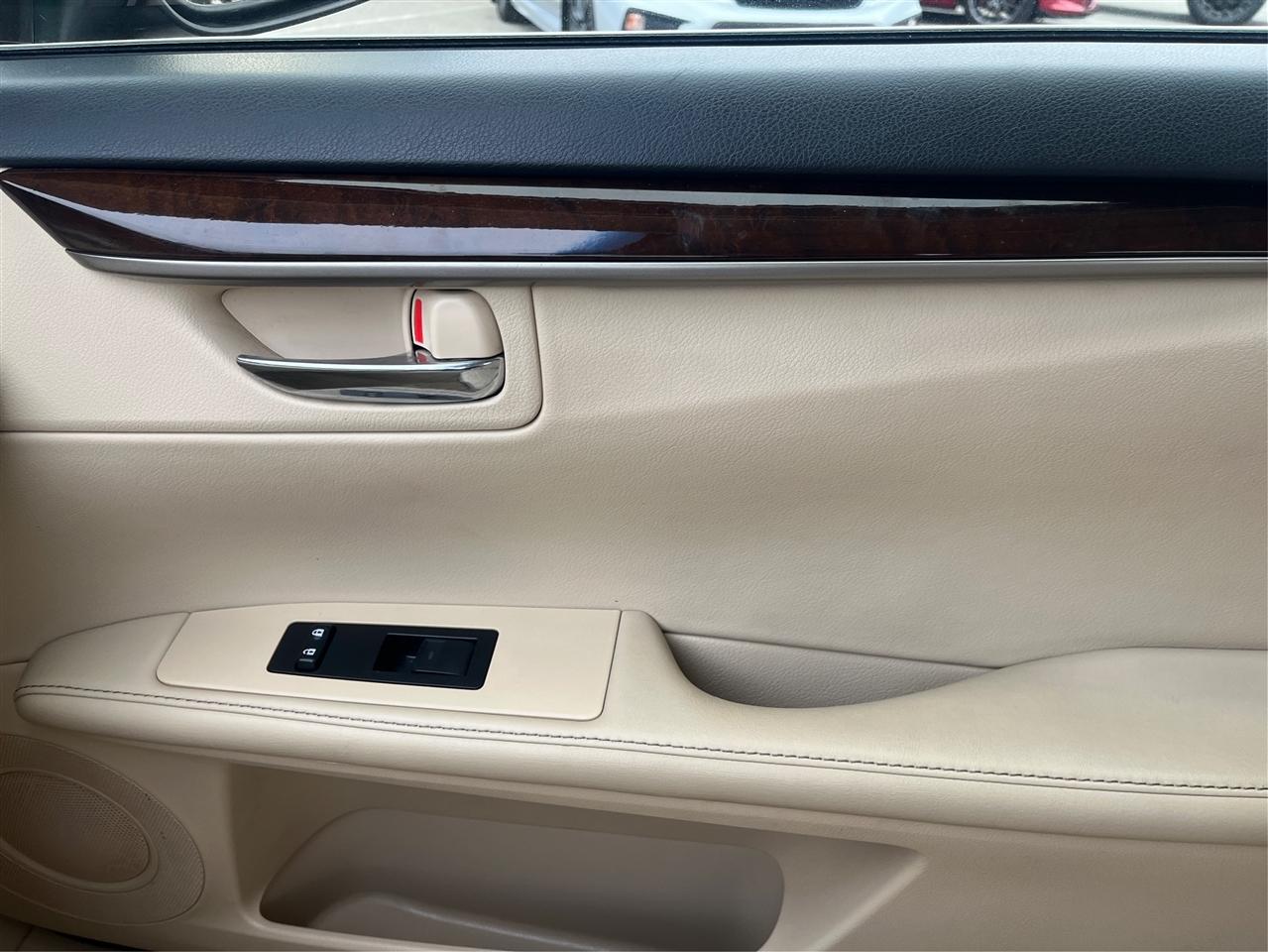 Lexus ES 350 Base 2015