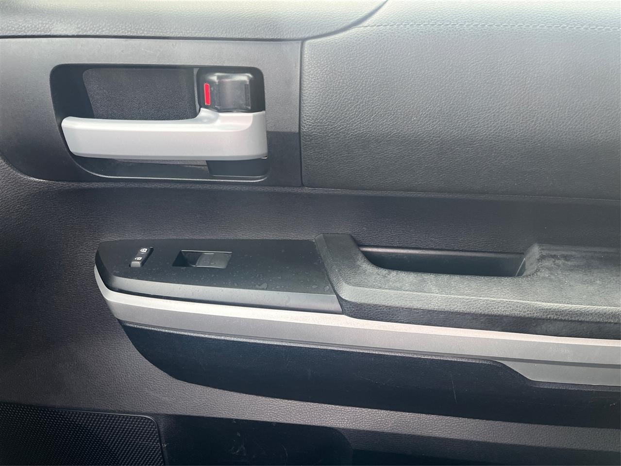 Toyota Tundra SR5 2015