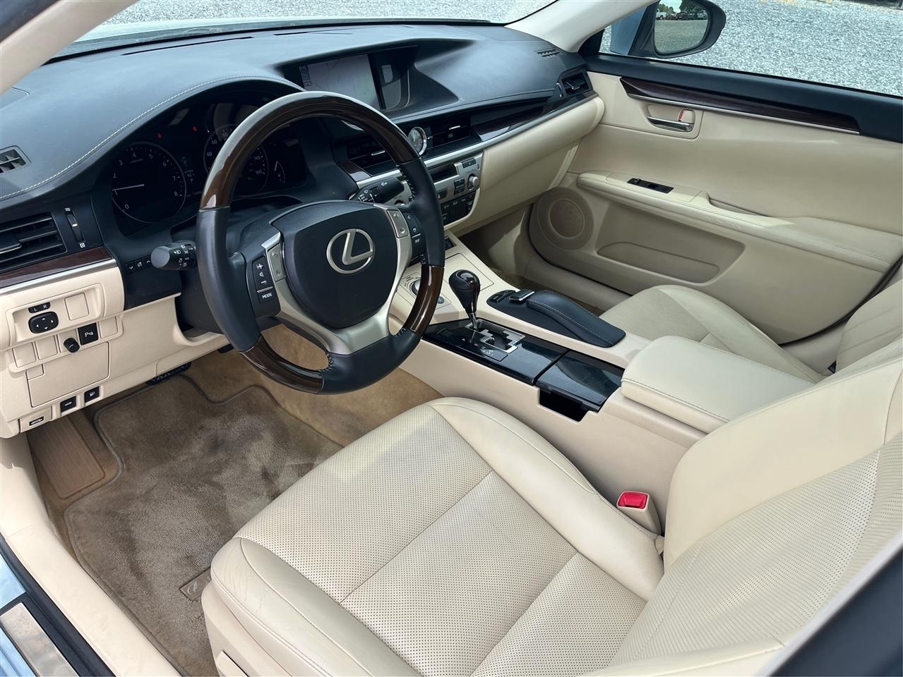 Lexus ES 350 Base 2013