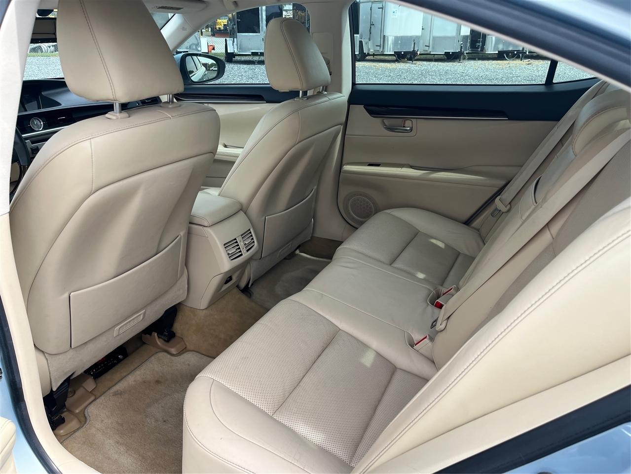 Lexus ES 350 Base 2013