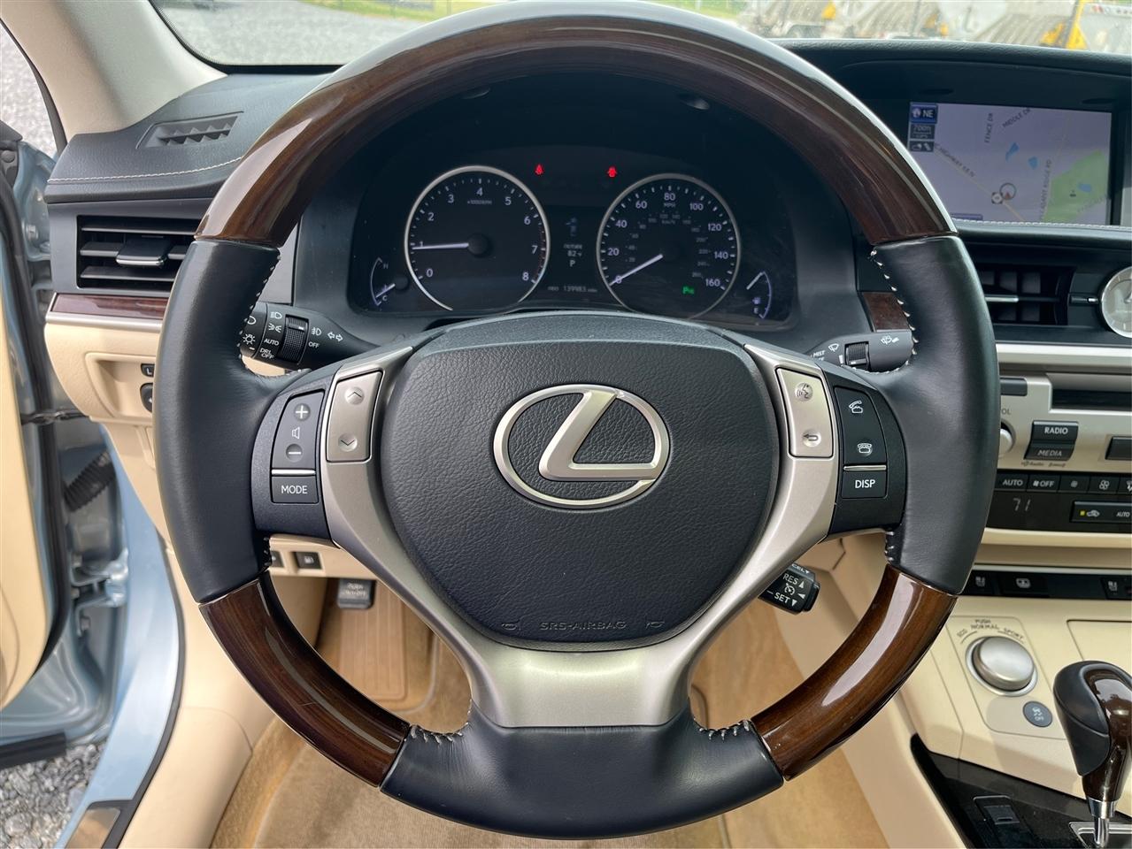 Lexus ES 350 Base 2013
