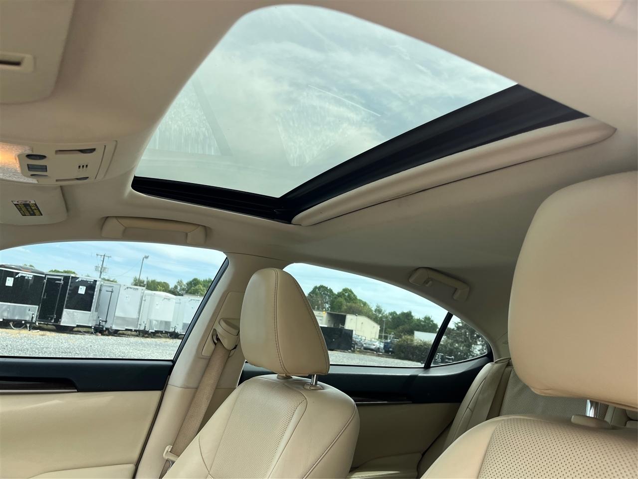 Lexus ES 350 Base 2013