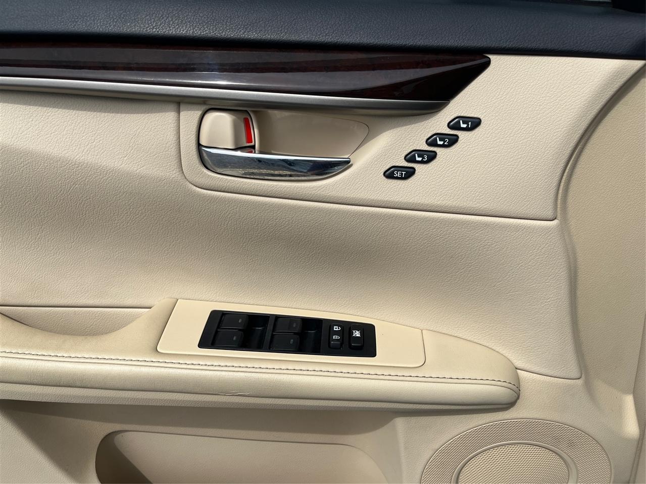 Lexus ES 350 Base 2013