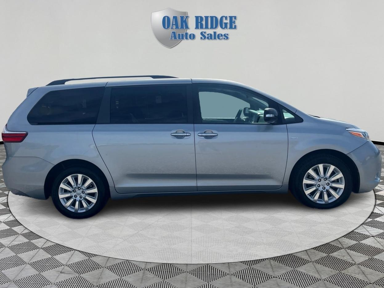 Toyota Sienna Limited Premium 7-Passenger 2016