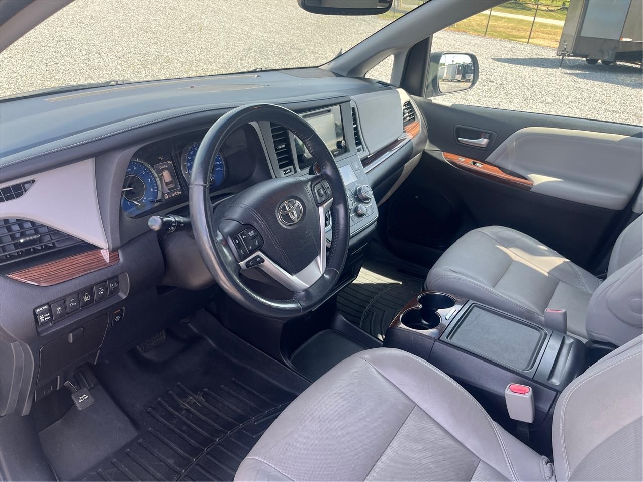 Toyota Sienna Limited Premium 7-Passenger 2016