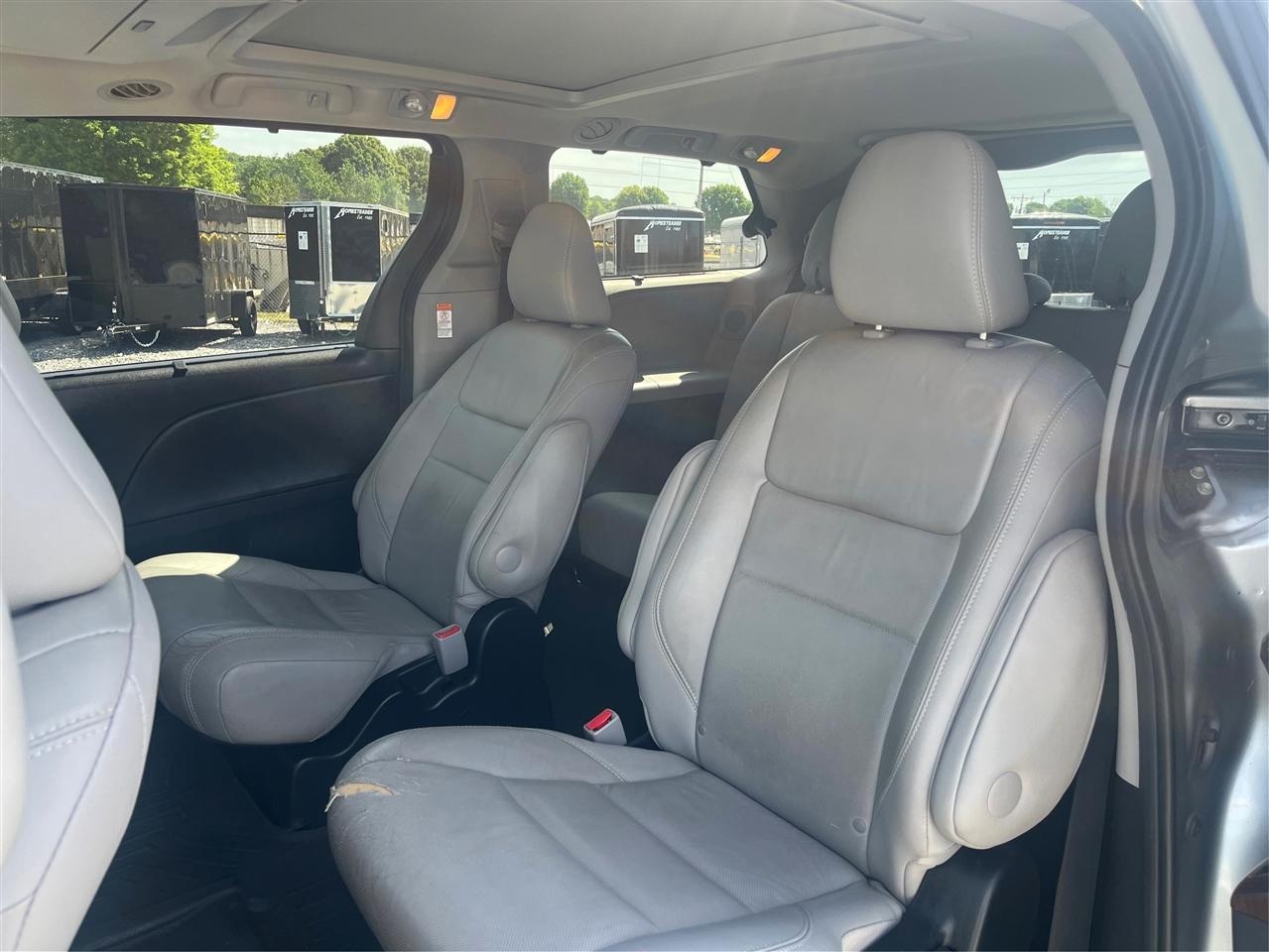 Toyota Sienna Limited Premium 7-Passenger 2016