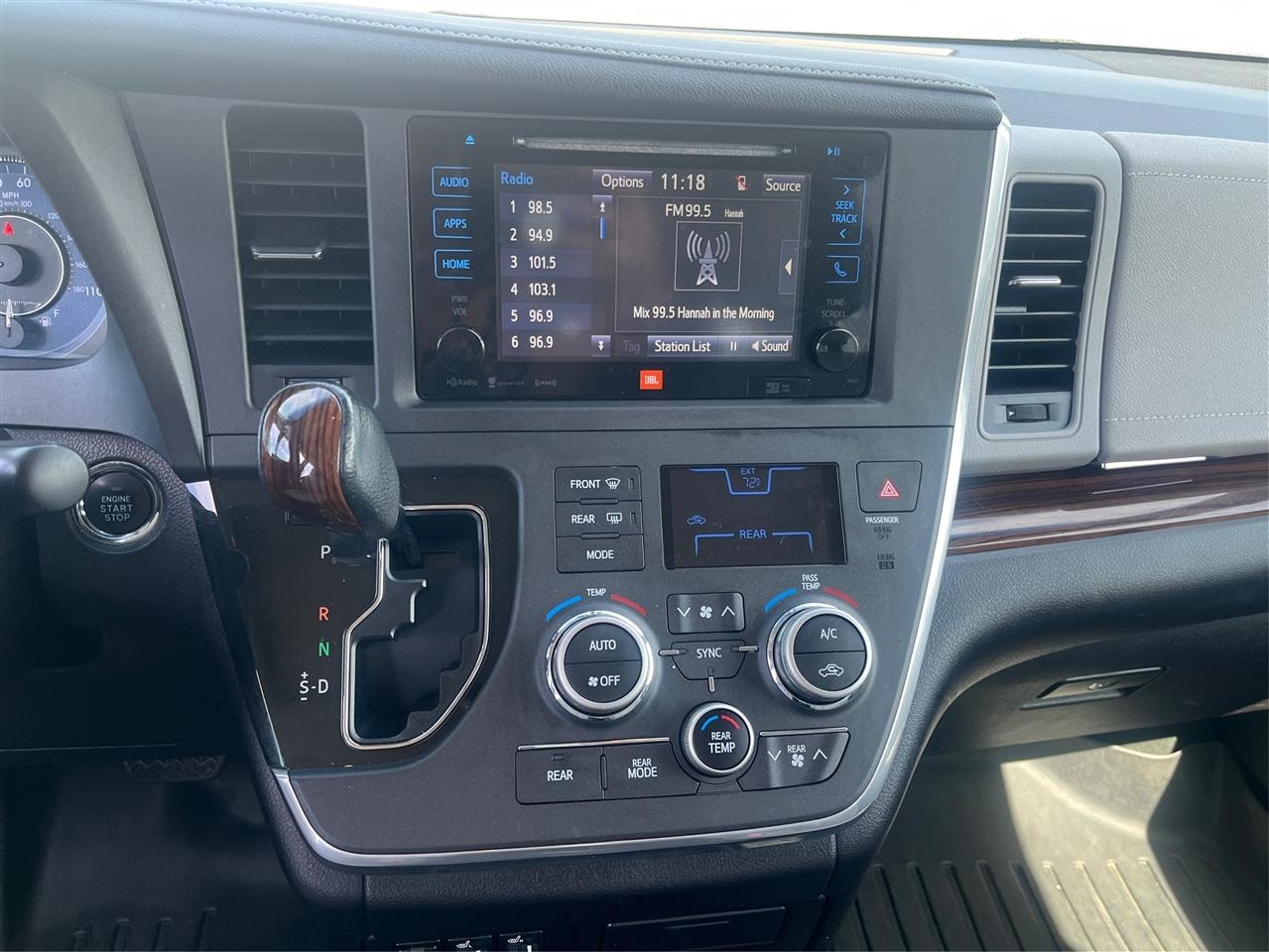 Toyota Sienna Limited Premium 7-Passenger 2016