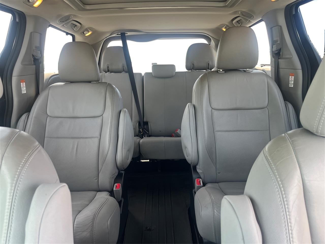 Toyota Sienna Limited Premium 7-Passenger 2016