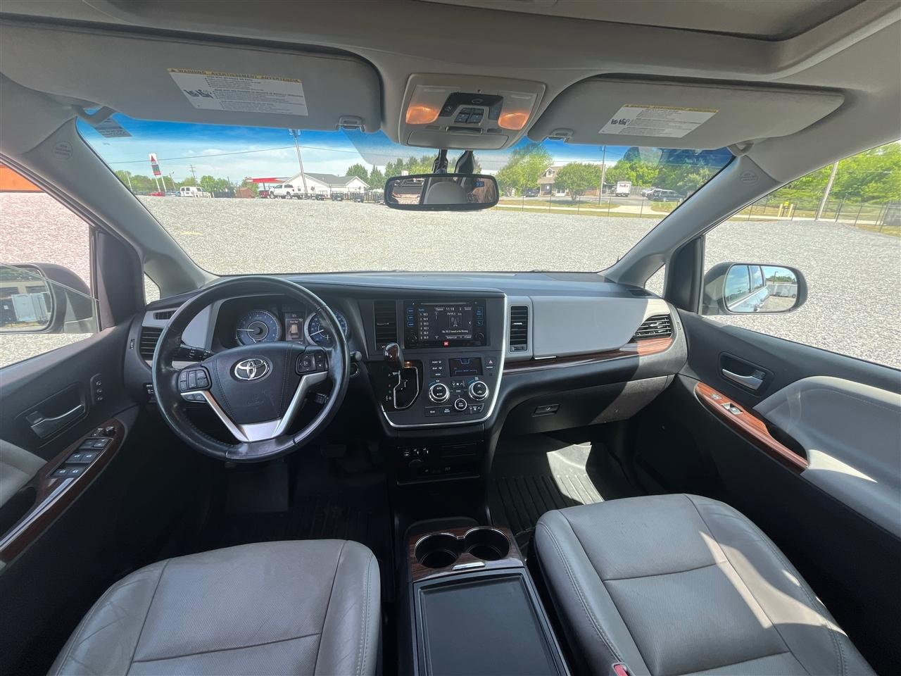 Toyota Sienna Limited Premium 7-Passenger 2016