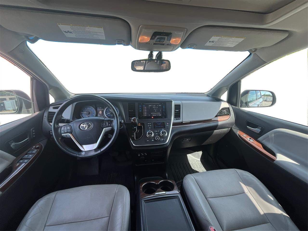 Toyota Sienna Limited Premium 7-Passenger 2016