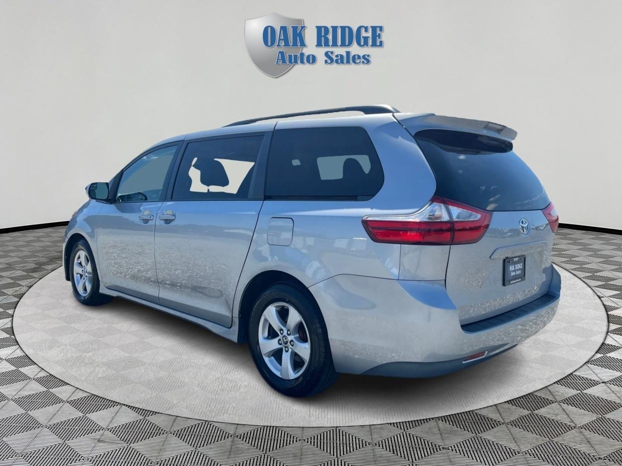 Toyota Sienna  2018
