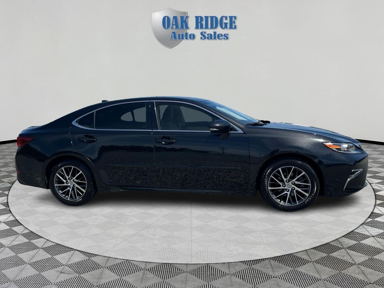 Lexus ES 350 Base 2016
