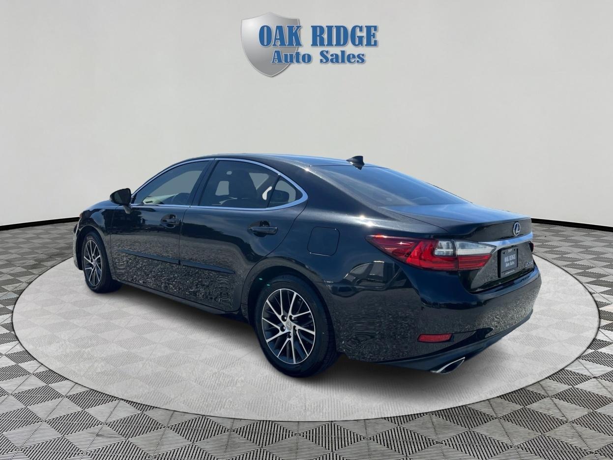 Lexus ES 350 Base 2016