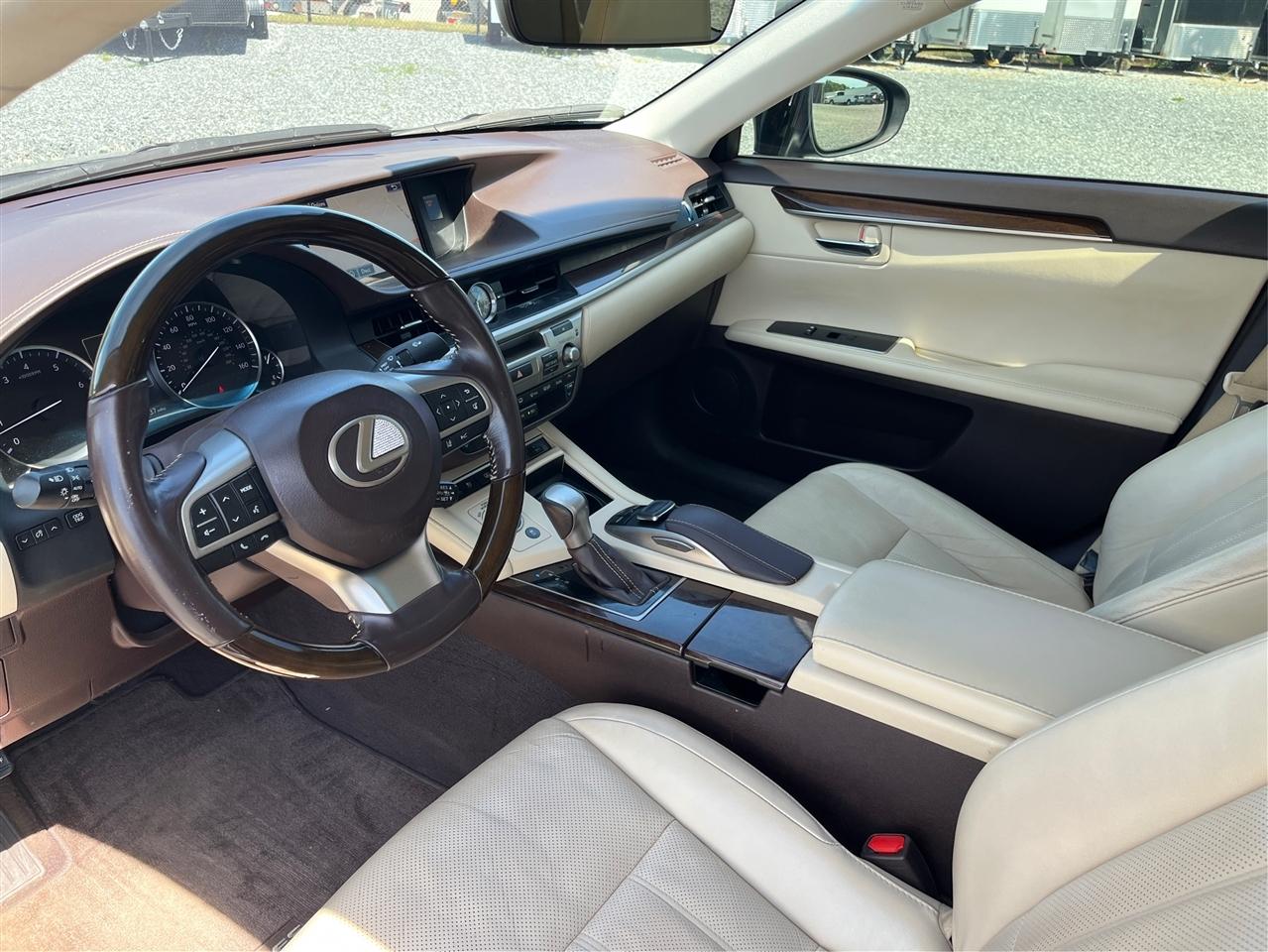 Lexus ES 350 Base 2016