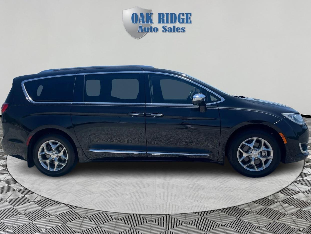 Chrysler Pacifica Limited 2018