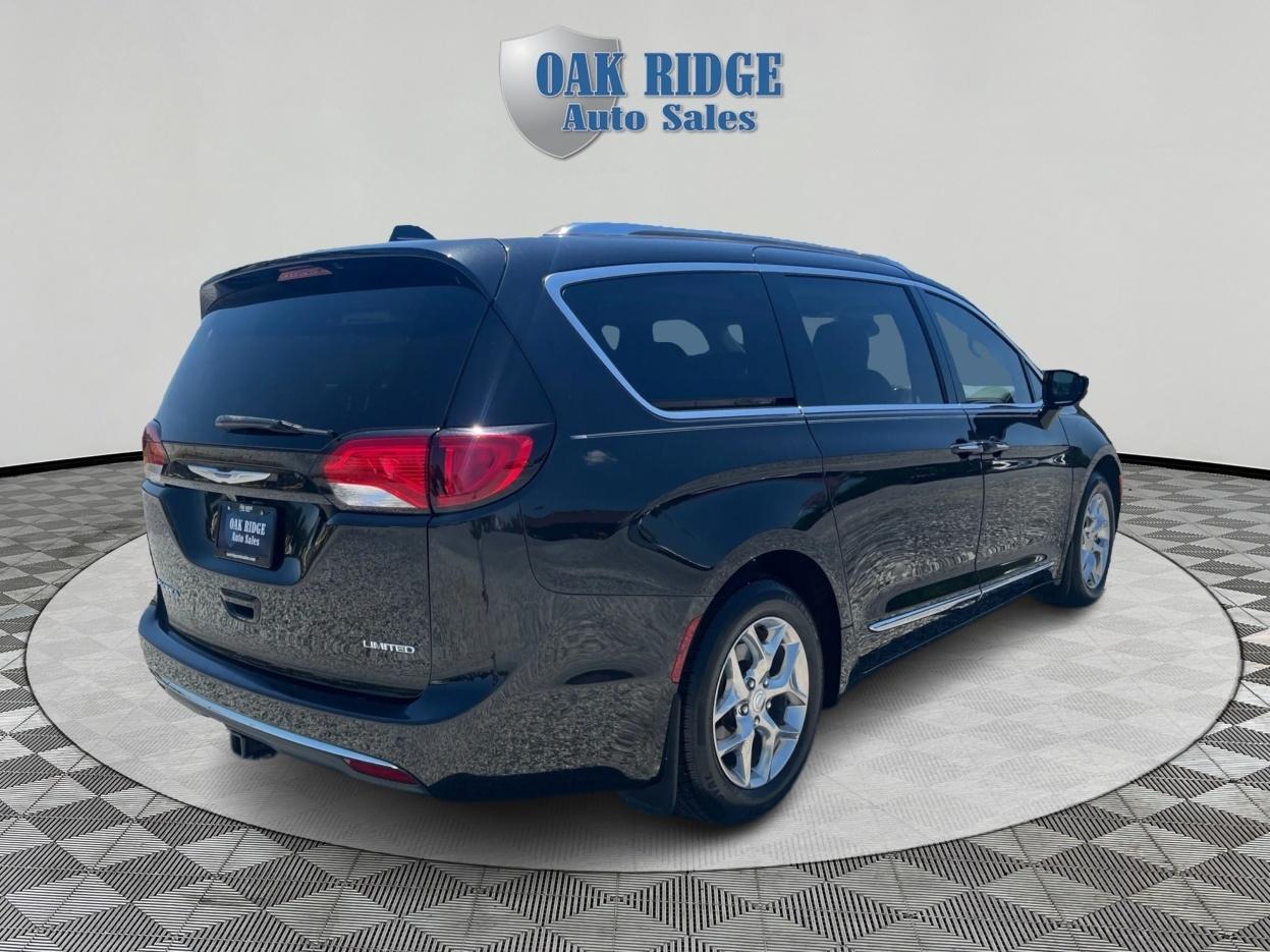 Chrysler Pacifica Limited 2018