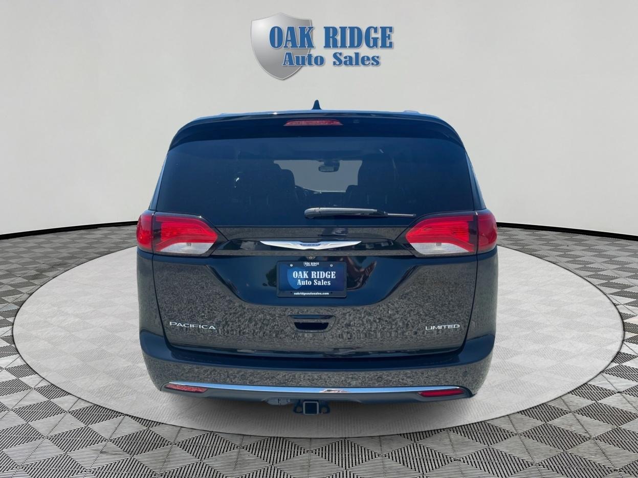 Chrysler Pacifica Limited 2018