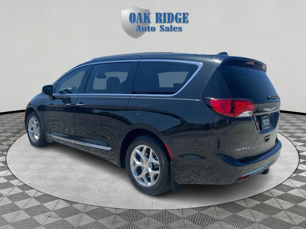 Chrysler Pacifica Limited 2018