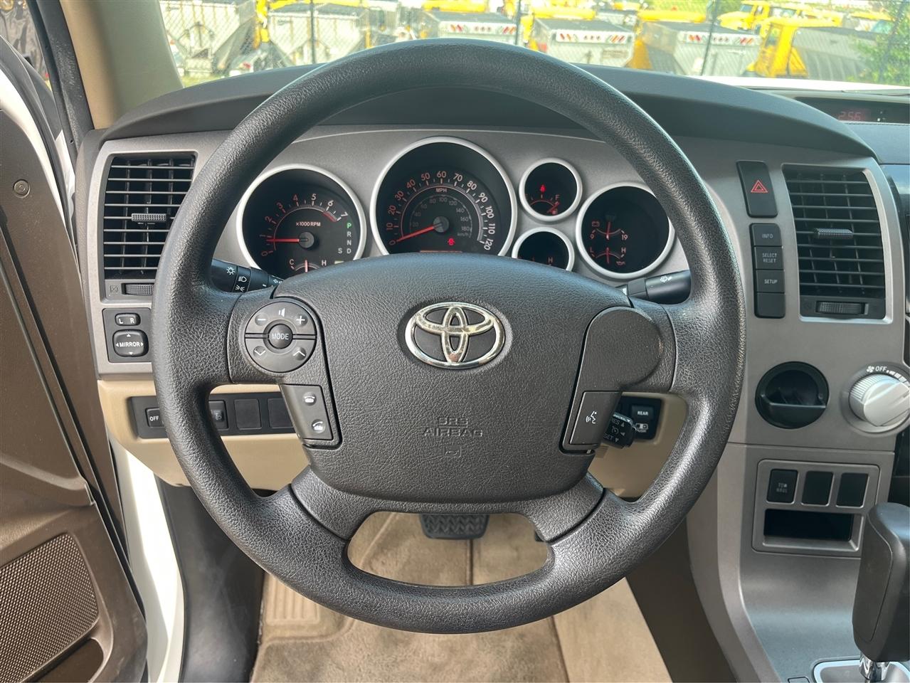 Toyota Tundra  2011