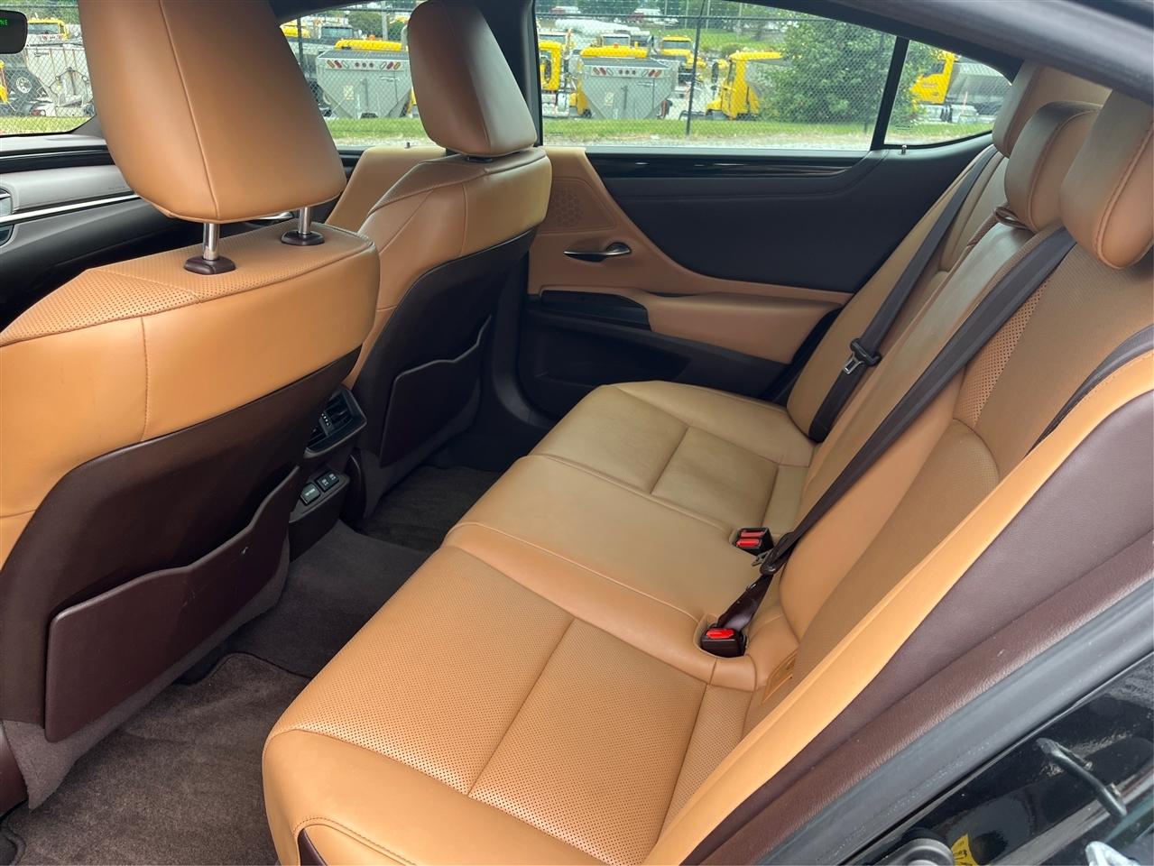 Lexus ES 350 Base 2019