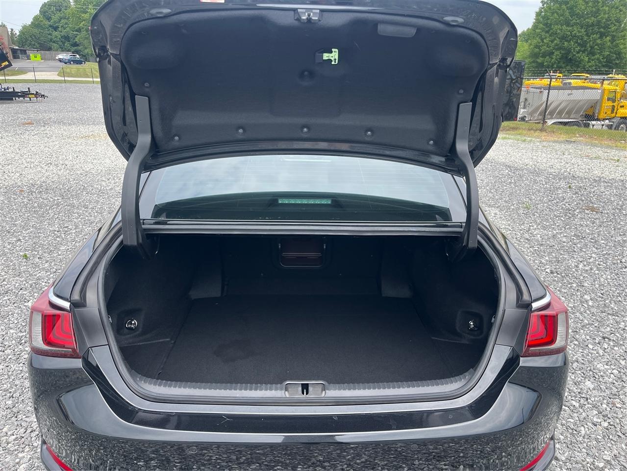 Lexus ES 350 Base 2019