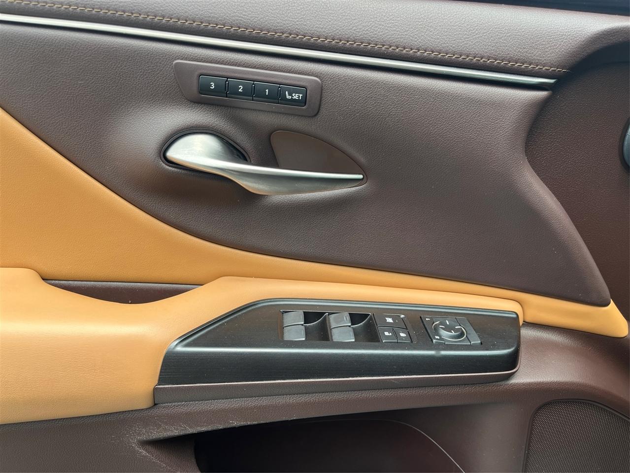 Lexus ES 350 Base 2019